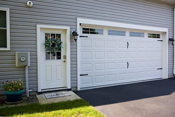 24/7 Emergency Garage Door Panel Replacement experts in Clive, IA